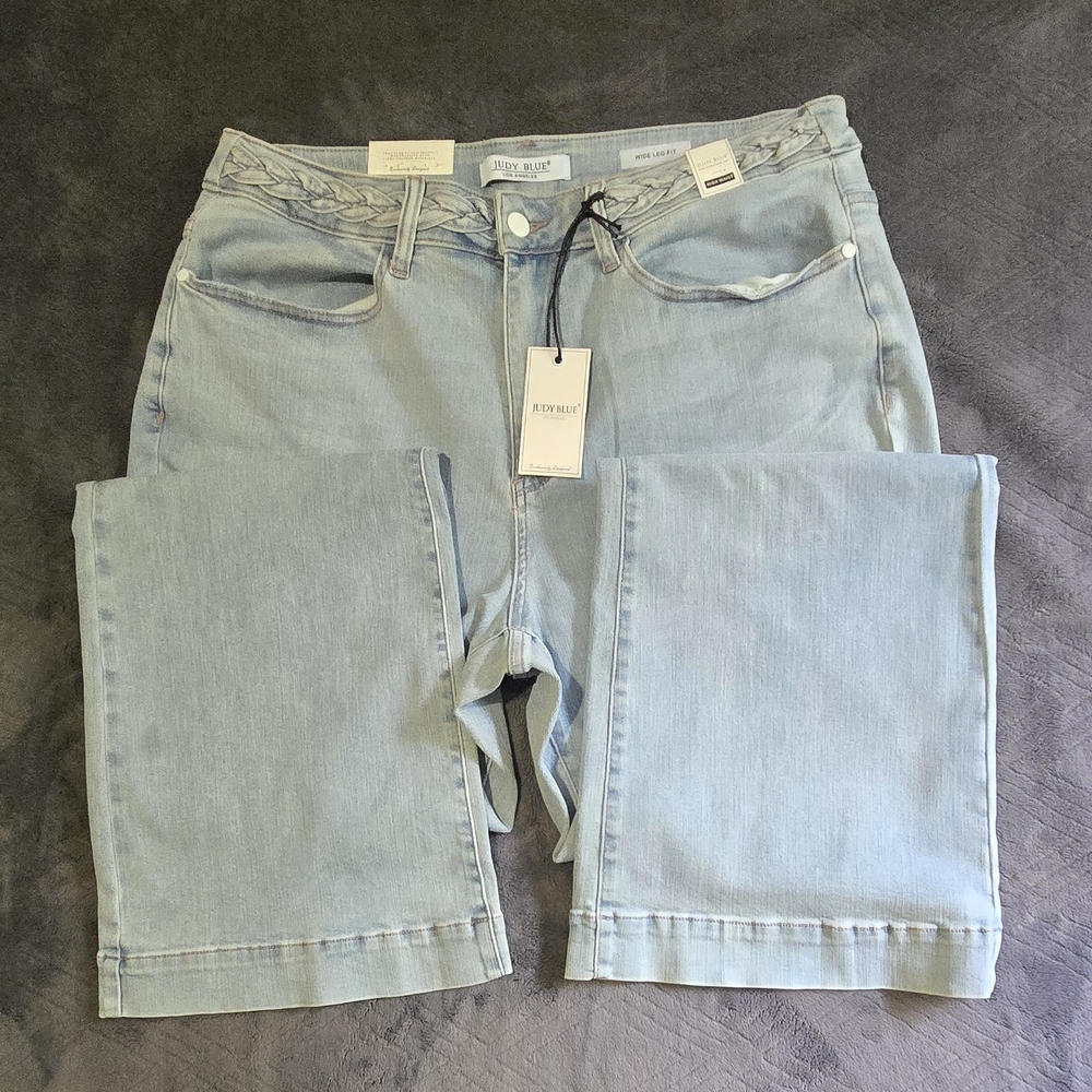 NWT Judy Blue Size 18W Wide Leg Blue Jeans :)